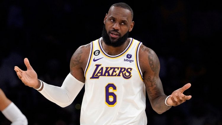 Lakers'tan LeBron James, devam eden tabela çalma skandalının ardından Michigan'la dalga geçti