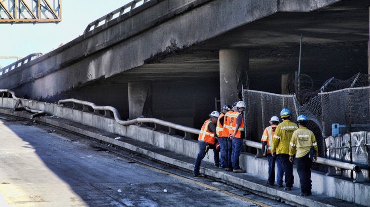 Los Angeles şehir merkezindeki otoyol sabah işe gidiş gelişte hasara yol açmak için kapatıldı