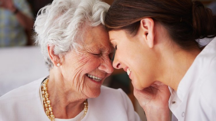 Araştırmaya göre yaşlı yetişkin kadın bakıcıların ölüm oranları bakım vermeyenlere göre daha düşük: 'Bir amaç duygusu'