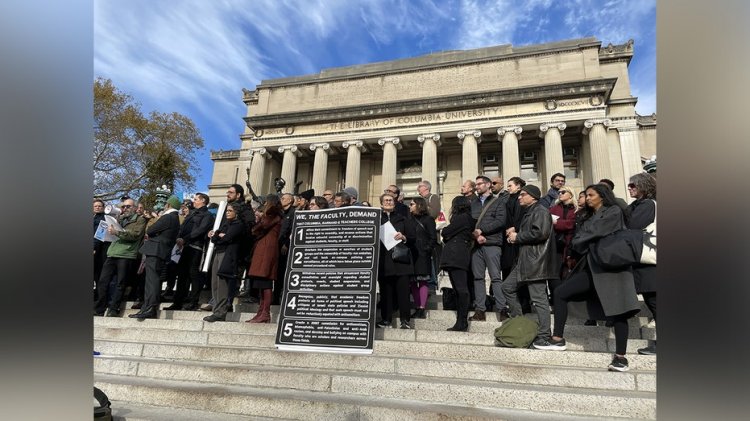 NYC Columbia Üniversitesi öğretim üyeleri ve öğrencileri, iki aşırı sol grubun uzaklaştırılmasını protesto etti