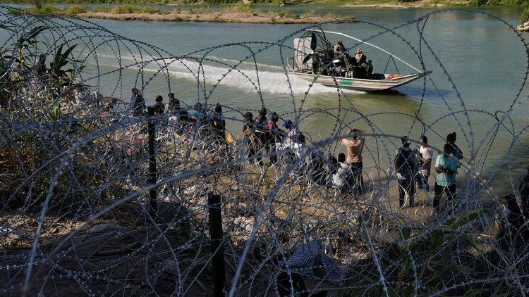 Teksaslı milletvekilleri yasadışı göçmenlerin tutuklanmasına izin veren yasa tasarısını kabul etti