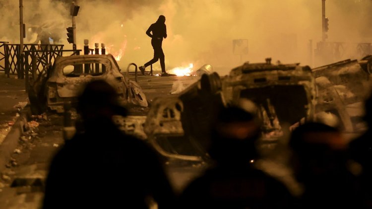 İsyanı tetikleyen silahlı saldırının merkezindeki Fransız subay, soruşturmanın ardından hapisten çıktı