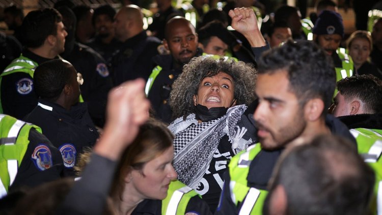 DC'deki Filistin yanlısı protesto şiddete dönüştü, Senato kapanmayı önledi, finansman tasarısını kabul etti ve daha fazla manşet