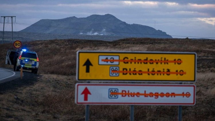 Volkanik gürlemeler devam ettiği için İzlanda kasabası aylarca boşaltılabilir