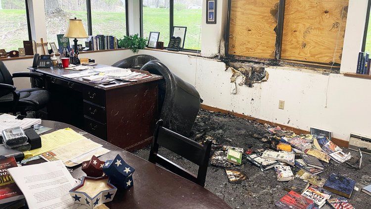 Wisconsin'li adam, yaşam yanlısı grubun ofislerine yangın bombası atma suçunu kabul etmeyi kabul etti