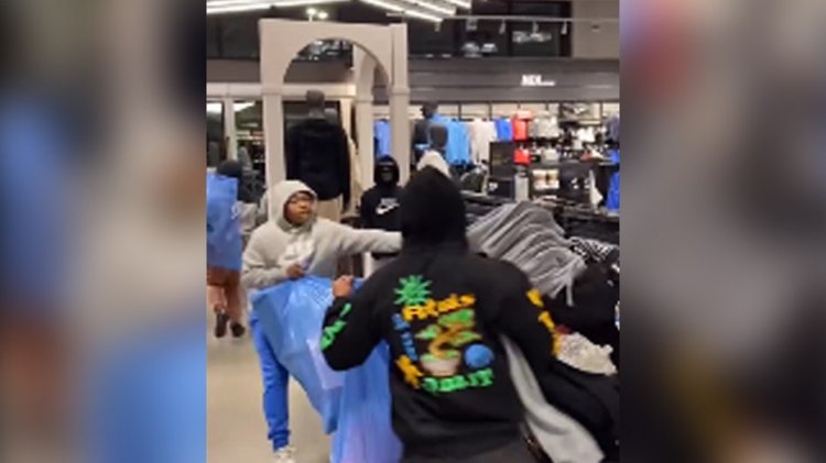 Flash mafya Los Angeles'taki Nike Mağazasını aradı ve 12 bin dolarlık ürün çaldı: polis