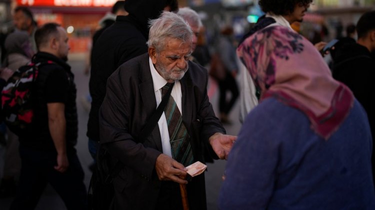 Türkiye çift haneli enflasyonun ortasında büyük bir faiz artışı daha bekliyor