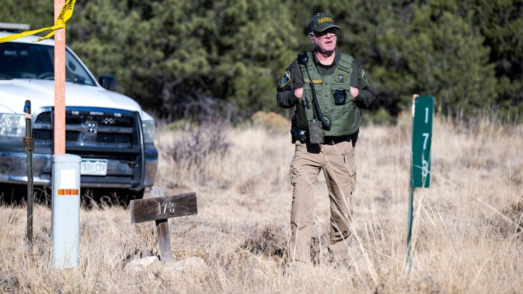 Colorado mülk anlaşmazlığı cinayetleri: New Mexico'da tutuklanan şüpheli tetikçiyle bağlantılı kadın