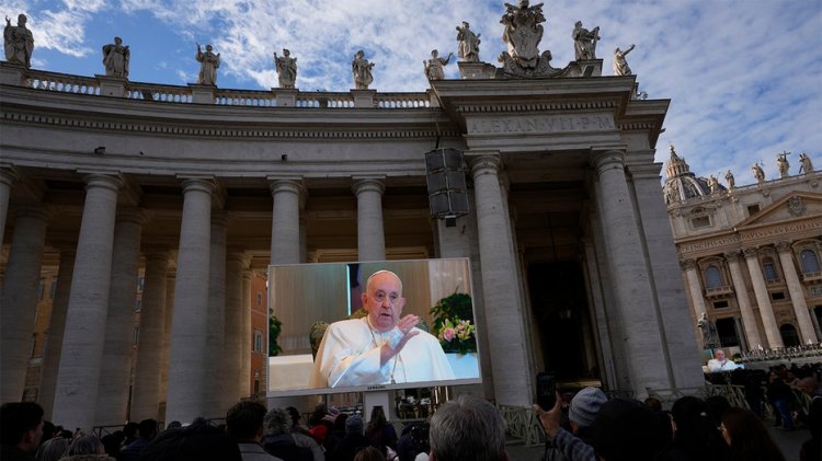 Papa Francis, Dubai iklim konferansı gezisi öncesinde akciğer iltihabını açıkladı