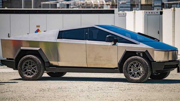 Tesla'nın Cybertruck'unun ahşaptan yapılmış DIY versiyonu