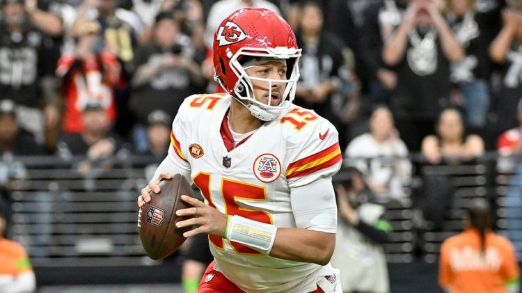 Chiefs 14 puanlık açıktan Raiders'ın zirvesine yükseldi