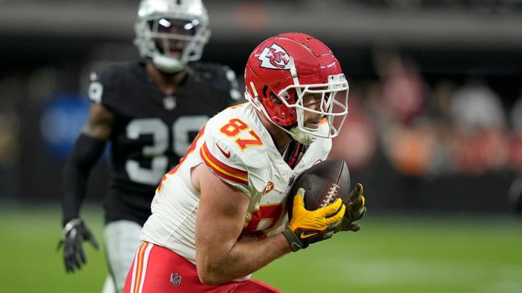 Chiefs'ten Travis Kelce, Raiders'ı yenerek seride tarih yazıyor