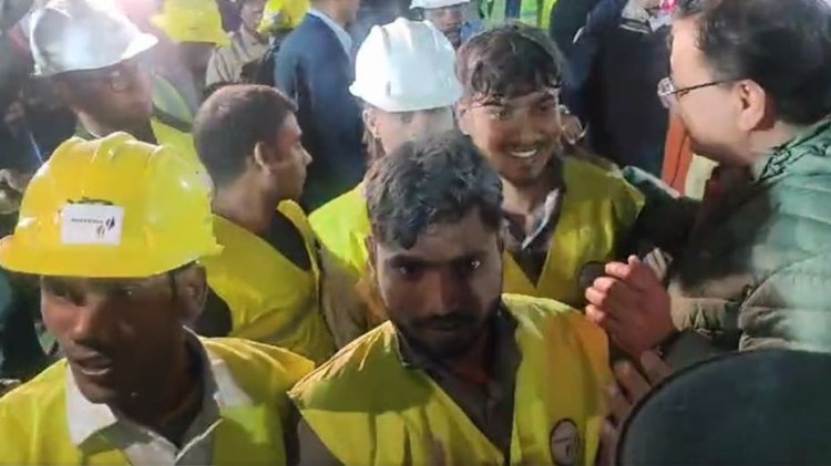 Mahsur kalan 41 Hintli tünel işçisinin tamamı dramatik bir şekilde güvenli bir yere çıkarıldı