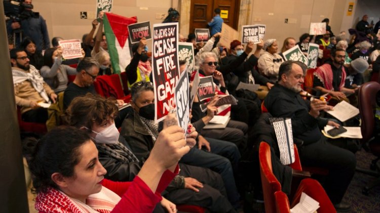 Berkeley belediye başkanı yerel ateşkes kararına karşı çıkıyor ve bunun 'burada, evde nefret alevlerini körükleyeceğini' söylüyor