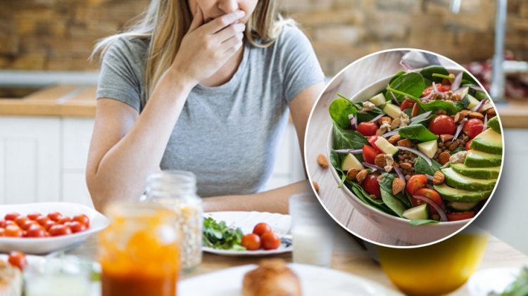 Kadın, Chopt'un salatasını vücut kısmı içeride olacak şekilde servis ettiğini iddia ediyor