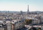 Küçük uçak Paris banliyösüne acil iniş yaptı