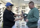Liberal aktivist hissedarlar, ESG'nin silah üreticilerini sakatlamaya yönelik çabalarının bir parçası olarak Smith & Wesson'a dava açmaya hazırlanıyor