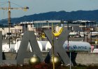 Pasaport veya bilet olmadan Los Angeles havaalanına uçtuktan sonra federal olarak suçlanan Rus adam
