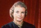 Eski Yargıç Sandra Day O'Connor Yüksek Mahkeme'de huzur içinde yatıyor
