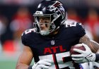 NFL taraftarları, Falcons'tan Tyler Allgeier'in gereksiz sertlik cezası alması nedeniyle yetkililere üzüldü