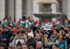 Papa Francis yıllık Noel konuşmasında Ukrayna'nın Gazze kentindeki şiddetten yakınıyor ve barış çağrısı yapıyor