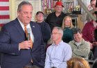 Chris Christie yarıştan çekilme çağrılarını geri çevirerek ilk büyük reklam kampanyasında Trump'ı hedef aldı