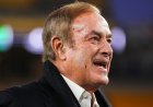 Al Michaels, 'Perşembe Gecesi Futbolu' sırasında duyulan çöp tenekesi sesinden sonra Astros'u gölgede bıraktı