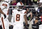 Koç, Browns'tan Elijah Moore'un korkunç beyin sarsıntısının ardından geceyi hastanede geçirdiğini söyledi