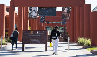 California Eyalet Üniversitesi öğretim üyeleri daha yüksek ücret talebiyle kampüslerde grev başlattı