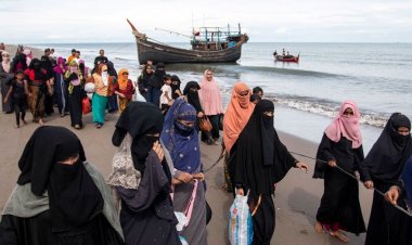 Rohingya mültecilerini taşıyan 2 teknenin Andaman Denizi'nde sürüklendiği bildirildi