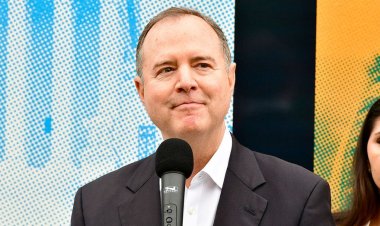 Adam Schiff, Dianne Feinstein'ın açık Senato koltuğuna aday olmak için resmi olarak başvuruda bulundu