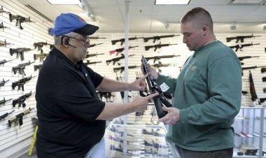 Liberal aktivist hissedarlar, ESG'nin silah üreticilerini sakatlamaya yönelik çabalarının bir parçası olarak Smith & Wesson'a dava açmaya hazırlanıyor