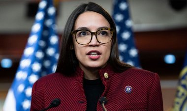 AOC, biyolojik erkeklerin kadın sporlarından men edilmesi durumunda kadınların 'genital muayenelerle' karşılaşacağını iddia ediyor