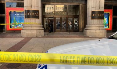 Şüpheli, ölümcül bıçaklamanın ardından Philadelphia Macy's'te güvenlik görevlisini öldürmekle suçlandı