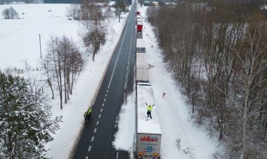 Ukrayna'ya askeri yardım ve malzemeleri durduran Polonyalı kamyoncuların protestosu