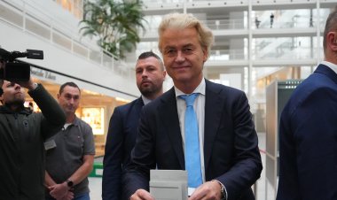 Yeni Hollanda parlamentosu, ateşli sağcı Wilders'in çarpıcı seçim zaferinin ardından yemin etti