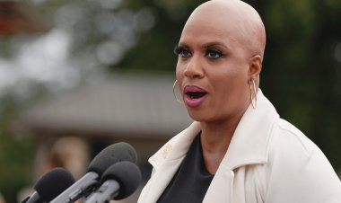 Temsilci Pressley, kayıtlı suç işlemiş kişilerin oy kullanma hakkını garanti altına alacak bir yasa çıkardı