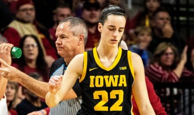 Kadın kolej basketbolu fenomeni Caitlin Clark, 3.000'inci sayıyı attıktan sonra benzeri görülmemiş bir kulüp icat etti
