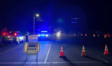 MA sürücüsü, aralarında polis memurunun da bulunduğu 3 kişiye çarptı ve Boston banliyösünde kruvazörü çaldı