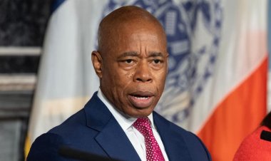 NYC göçmen kriziyle mücadele ederken Eric Adams'ın onay oranı %30'un altına düştü: Anket