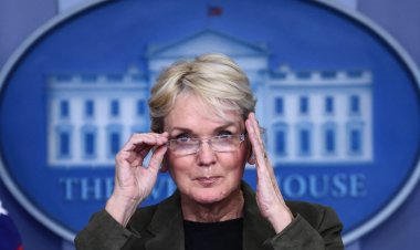 Biden yöneticisi yaşlıları dolandırmakla suçlanan güneş enerjisi şirketine milyarlarca dolar gönderdiği için kongre soruşturmasıyla karşı karşıya