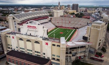 Nebraska Üniversitesi 450 milyon dolarlık stadyum revizyonu ve multimilyon dolarlık akademik kesinti teklif ediyor