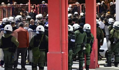 Yunanistan, taraftarların üst düzey futbol maçlarından geçici olarak men edilmesini yasakladı