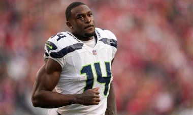 DK Metcalf, 49ers maçında sinir bozucu bir yenilgi sırasında kask tutucusunu parçalara ayırdı ve oyundan atıldı.