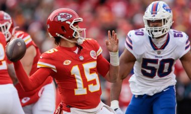 Chiefs'ten Patrick Mahomes, Bills'den Josh Allen'a mağlubiyetten sonra küfür ettiği için pişman oldu
