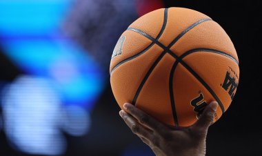 Kolej basketbolu taraftarları, basketbol takımının 108-14 mağlup olmasının ardından Hıristiyan kolejinin LGBT politikalarını hedef alıyor