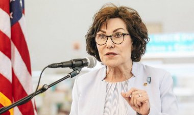 Demokrat senatör, üniversite liderlerinin Yahudi öğrencileri koruma konusundaki 'başarısızlığını' eleştiriyor ve Biden yöneticisinden inceleme yapmasını istiyor