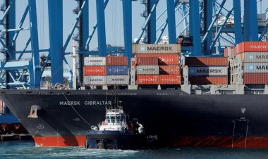 Maersk, Kızıldeniz girişindeki konteyner gemisinin füzeyle hedef alındığını söyledi