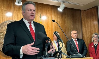 AK Valisi Mike Dunleavy, yaklaşık 1 milyar dolarlık bütçe açığının ortasında bölge sakinlerine 3.400 dolarlık ödeme teklif etti