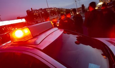 İran polis karakoluna düzenlenen saldırıda silahlı kişiler aralarında polis memurlarının da bulunduğu 11 kişiyi öldürdü, diğerlerini de yaraladı